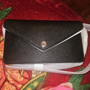 Michael Kors Black Crossbody Bag with Sleek Design